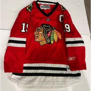 Boy’s Chicago Blackhawks #19 Jonathan Toews Hockey Jersey Size: L/XL